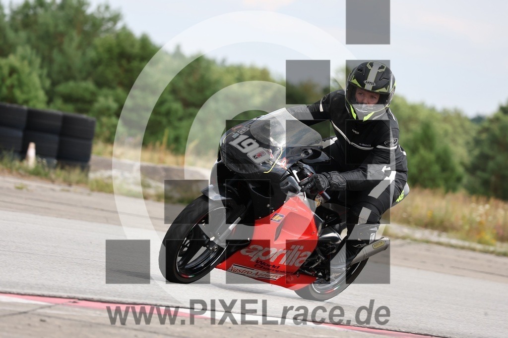 0190-20240803_04549 | Schöne Erinnerungen an spannende Momente - das festzuhalten ist unser Job. PIXELrace.de ist seit 2003 auf den Rennstrecken Europas unterwegs um die Action draußen beim Fahren und die wunderbare Stimmung imm Fahrerlager für euch einzufangen.