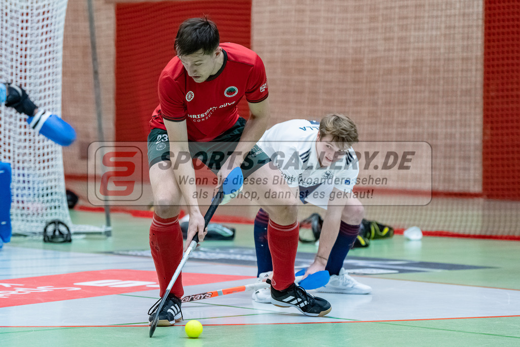 HK_20231217_107553 | 1. Bundesliga Herren Crefelder HC - Düsseldorfer HC  am 17.12.2023 Sporthalle Glockenspitz, Krefeld , Boomes Anton ( Crefelder HTC #23 ) , Cofalla Jonas ( Düsseldorfer HC #4 )
