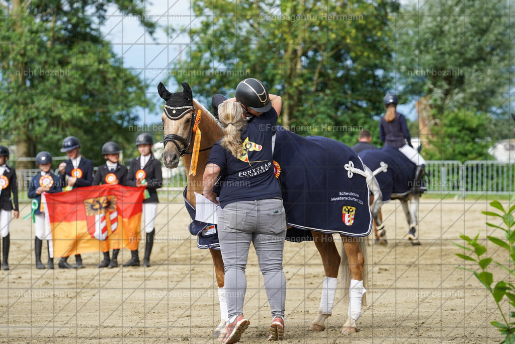 20240630-FAH02505 | Turnierbilder Schwabmünchen, Dressurbilder, Springreitturnier, Reitsportbilder, Turnierfotografen Bayern, Turnierfotograf