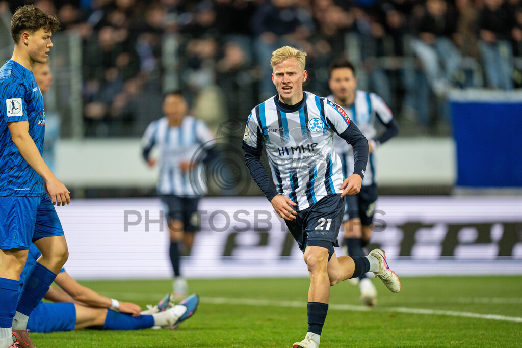 SV Stuttgarter Kickers vs. SGV Freiberg, Fussball, WFV-Pokal, Viertelfinale, 17.03.2026 | Per Lockl (SV Stuttgarter Kickers, #21) jubelt nach seinem Treffer zum 2:1,SV Stuttgarter Kickers vs. SGV Freiberg, Fussball, WFV-Pokal, Viertelfinale, 17.03.2026Foto: photosbyphips/Philip Ziegler