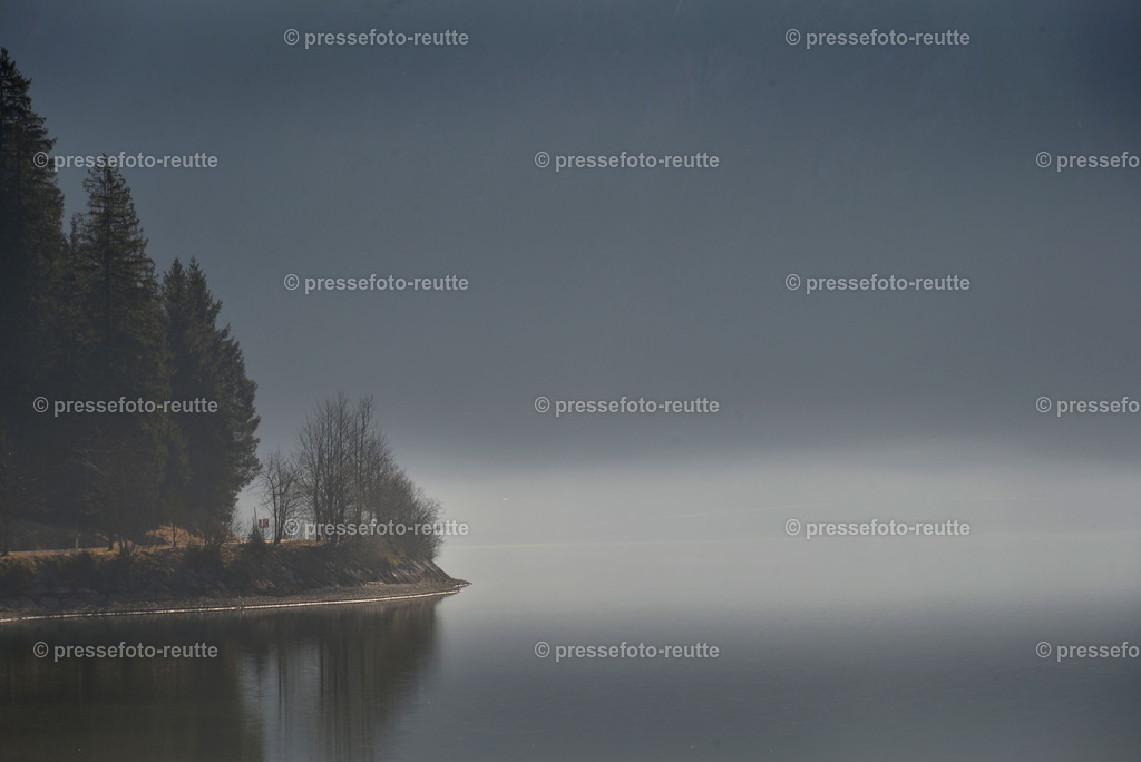 welltvi-BDB-Plansee-Fruehjahr_18032020-WTV_2652 | Info aus dem Bezirk Reutte/Ausserfern Tirol sowie eine umfangreiche Bilddatenbank über die gesamte Region: Lechtal, Talkessel Reutte, Tannheimertal, Zwischentoren. Lech, Plansee, Zugspitze, Grenztunnel, B179, Fernpassstraße, Verkehr, Lawinen, Tradition, - Realisiert mit Pictrs.com