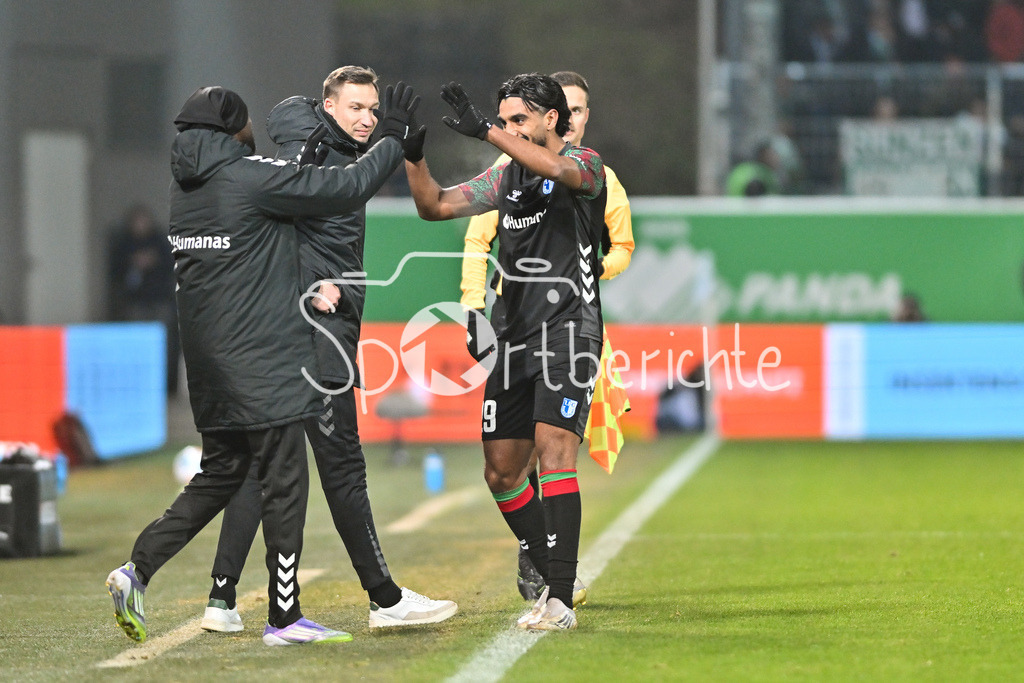 SpVgg Greuther Fürth - 1. FC Magdeburg | FUERTH, GERMANY - 06. FEBRUARY: Jubel der Magdeburger nach dem Treffer zum 1-3 durch Rayan GHRIEB (1. FC Magdeburg 29) / Tor / Torschuetze / Freude / Happy während dem Match zwischen der SpVgg Greuther Fürth und dem 1. FC Magdeburg am 21. Spieltag der 2. Bundesliga im Sportpark Ronhof Thomas Sommer