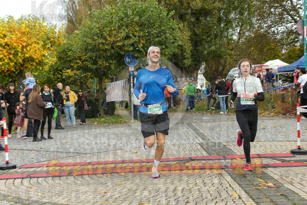 241020_1100_EX1_0632 | Sportfotografie im Rhein-Sieg Kreis, Köln, Bonn, NRW, Rheinland Pfalz, Hessen, etc. Unser Tätigkeitsfeld umfasst den Laufsport vom Volkslauf über den Marathon, Duathlon, Triathon bis zum Ultralauf wie Kölnpfad Ultra oder Schindertrail.