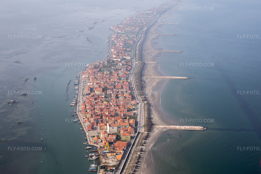 Aerial view: Settlement area in the district Pellestrina in Venice in Pellestrina in the state Veneto, Italy.Photo: IMG_087432.jpg taken on 04/06/2016 by Werner Riehm/FLY-FOTO.comResolution of the original: 4914 x 3276 px