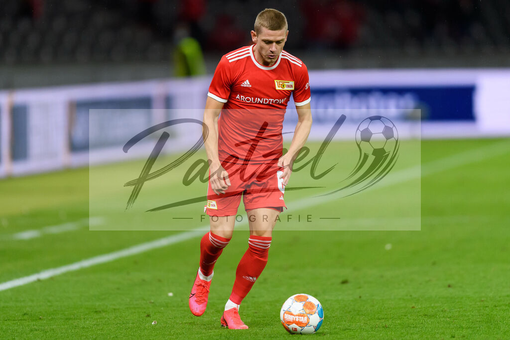 FCUKUO20210826_207 | Fussball, Herren: Julian Ryerson (1.FC Union Berlin) in Aktion, am Ball, Einzelaktion beim Spiel der UEFA Conference League zwischen 1. FC Union Berlin und Kuopion PS im Olympiastadion am 26.08.2021 in Berlin, Deutschland. - Realisiert mit Pictrs.com