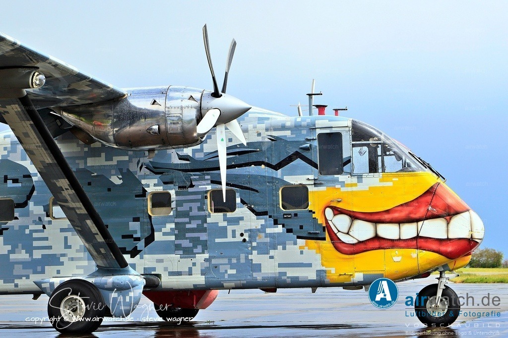 Flying Shoebox - Short S.C.7 Skyvan auf dem Flugplatz Husum-Schwesing | Die Series 3 war als vielseitiges Nutzflugzeug konzipiert und für verschiedene Einsatzzwecke geeignet, darunter:Frachttransport (dank großer Heckklappe und geräumigem Laderaum),Passagiertransport (bis zu 19 Personen),Fallschirmsprungoperationen,Luftaufklärung und geologische Vermessung,medizinischer Einsatz (Krankentransport),militärische Missionen wie Truppentransport, Versorgung, Fallschirmspringerabsetzen und Such- und Rettungseinsätze (in der Version Skyvan 3M).