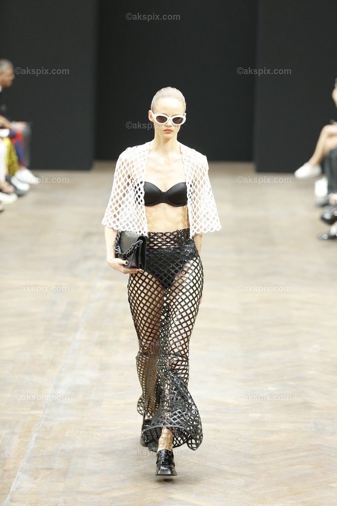 Kilian Kerner auf der  MBFW Spring/Summer 2023 | Mercedes-Benz Fashion Week (MBFW)  Frühling / Sommer 2023 im Hotel Telegraphenamt Berlin in Berlin-Mitte. Die Kollektionen von Kilian Kerner auf der MBFW Spring/Summer 2023. Das Bild zeigt Models mit der Kollektion von Kilian Kerner.