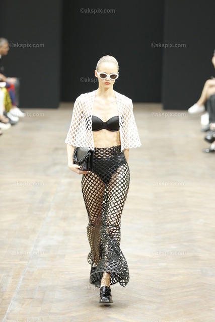 Kilian Kerner auf der  MBFW Spring/Summer 2023 | Mercedes-Benz Fashion Week (MBFW)  Frühling / Sommer 2023 im Hotel Telegraphenamt Berlin in Berlin-Mitte. Die Kollektionen von Kilian Kerner auf der MBFW Spring/Summer 2023. Das Bild zeigt Models mit der Kollektion von Kilian Kerner.