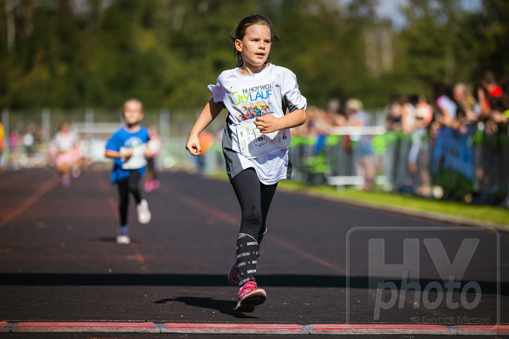 16. Hoywoj-CityLauf im Sportforum Hoyerswerda - 16.09.2023 | 1km VBH-Grundschul-Lauf 2. Klassen - Realisiert mit Pictrs.com