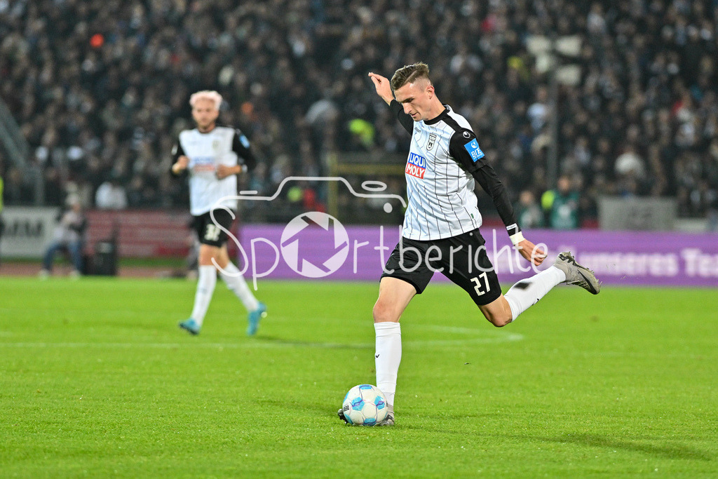 SSV Ulm 1846 Fussball - FC Schalke 04 | Am BAll Niklas KOLBE (SSV Ulm #27) / Torschuss / Freisteller / Einzelfoto / 2. Bundesliga: SSV Ulm 1846 Fussball - FC Schalke 04, Donaustadion am 01.11.2024