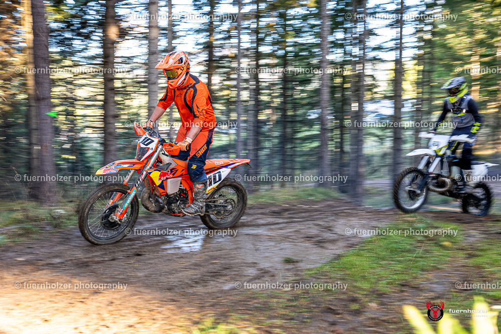 fuernholzer_251026-C1-25-2 | Fotografische Impressionen von der Red Stag Enduro Extreme by fuernholzer-photography.com. Endurosport in Österreich fotografisch festgehalten von fuernholzer. Auftragsfotografie für Private, Gewerbefotos und Industriefotografie. Eventfotografie, Sportfotografie und Motorsportfotografie. Anbieter von Fotoworkshops, Fototraining, fotografischen Vorträgen und Fotoseminaren.