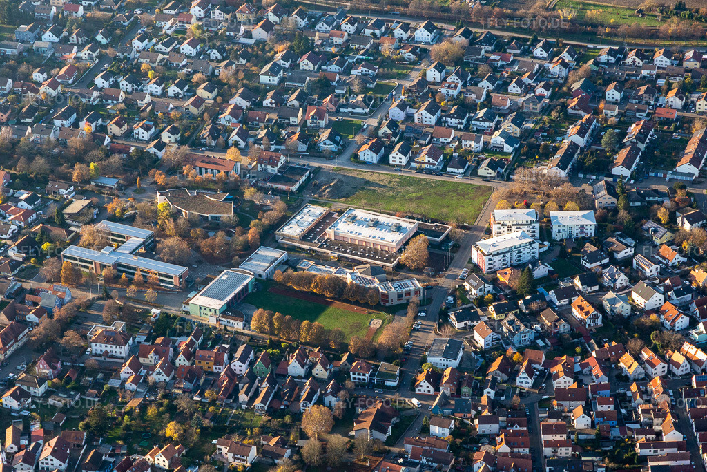 Luftbild: Tullahalle, Rheinhalle im Ortsteil Maximiliansau in Wörth im Bundesland Rheinland-Pfalz in Deutschland. Foto: IMG_124002.jpg vom 21.11.2020 durch Werner Riehm/FLY-FOTO.de