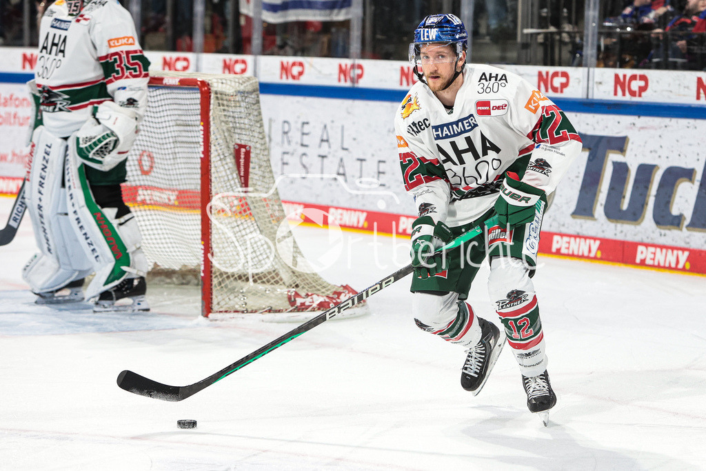 Nuernberg ICE Tigers - Augsburger Panther | Mirko SACHER (AEV #12) am Puck