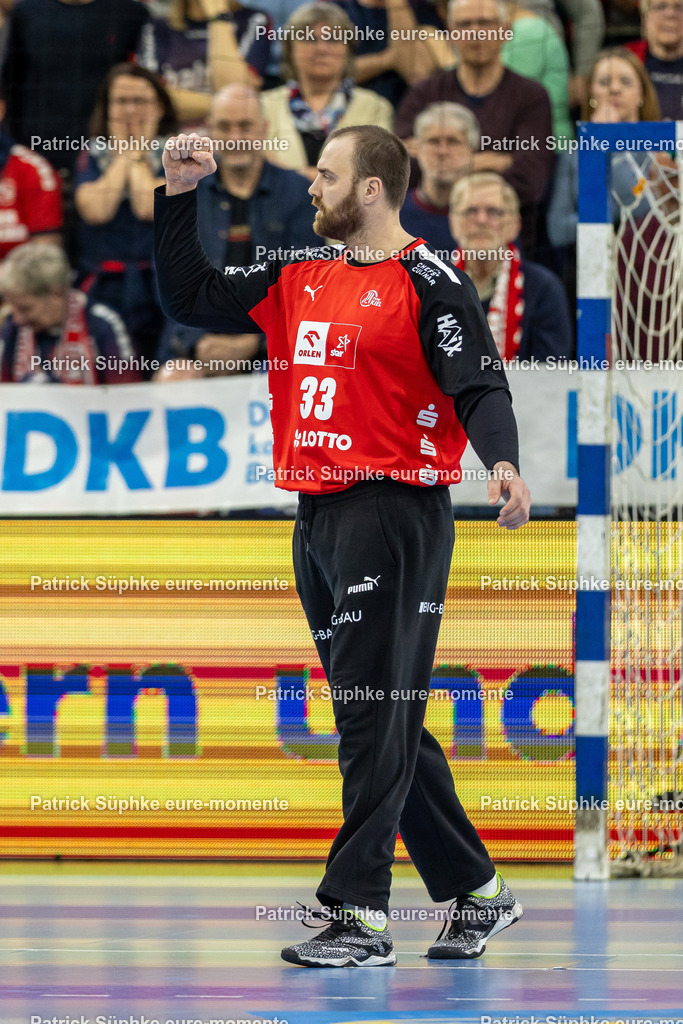 Handball I Herren I Daikin HBL I Saison 2024-2025 I 23. Spieltag I SG Flensburg-Handewitt - THW Kiel | Handball: Bundesliga, SG Flensburg-Handewitt - THW Kiel, 23. Spieltag, GP JOULE ArenaAndreas Wolff (33, THW Kiel) jubelt