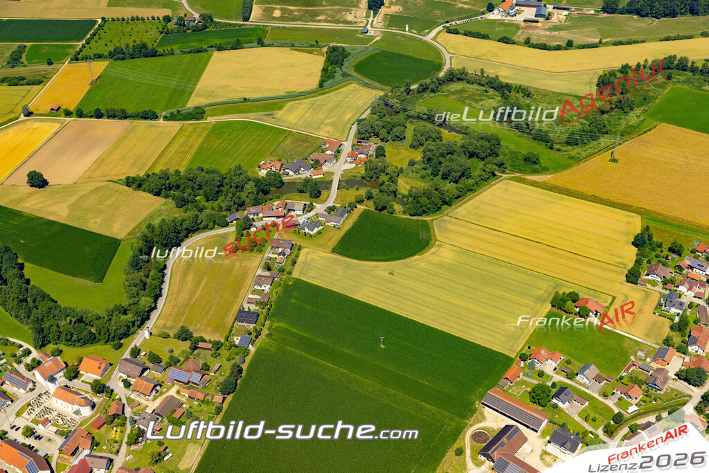 Aktuelles Luftbild von Münchsdorf Roßbach - Die Luftaufnahme wurde 2022 mittels UL-Flugzeug erstellt ( keine Drohne ) - hochauflösende Kamera-Systeme von  Canon -Beste Qualität - Für grossformatige Ausdrucke geeignet. Die Geschenkidee !