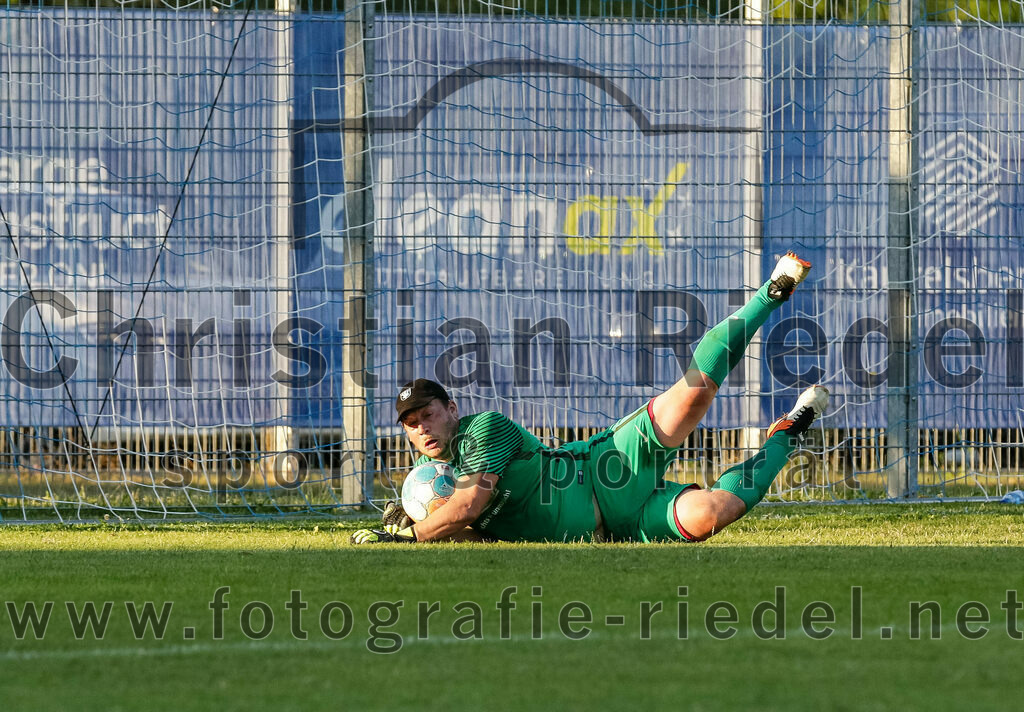 2023-07-14_079_FC_Langengeisling_gegen_FC_Velden-Eberspoint | Erding, Deutschland, 14.07.2023:
Fußball, Bezirksliga Oberbayern Ost 2023 / 2024, Testspiel, FC Langengeisling gegen FC Velden-Eberspoint, Endergebnis: 5:0

Torwart Michael Koch (FC Velden-Eberspoint, #1)

Foto: Christian Riedel / fotografie-riedel.net