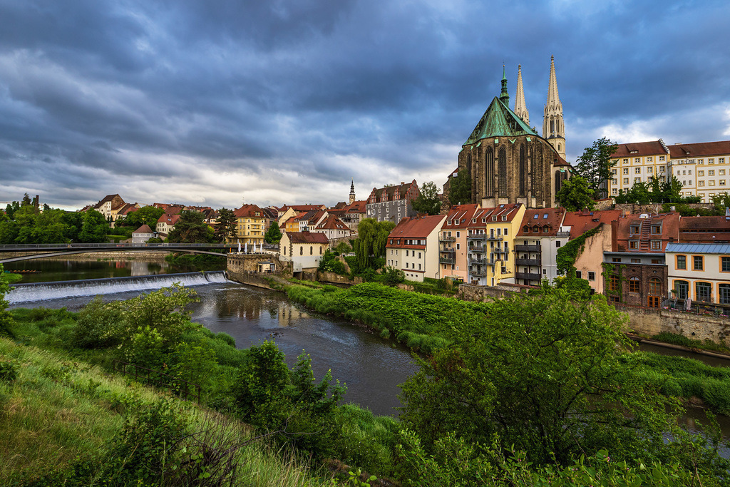 Blick über den Fluss Neiße auf die Peterskirche in Görlitz | Blick über den Fluss Neiße auf die Peterskirche in Görlitz.