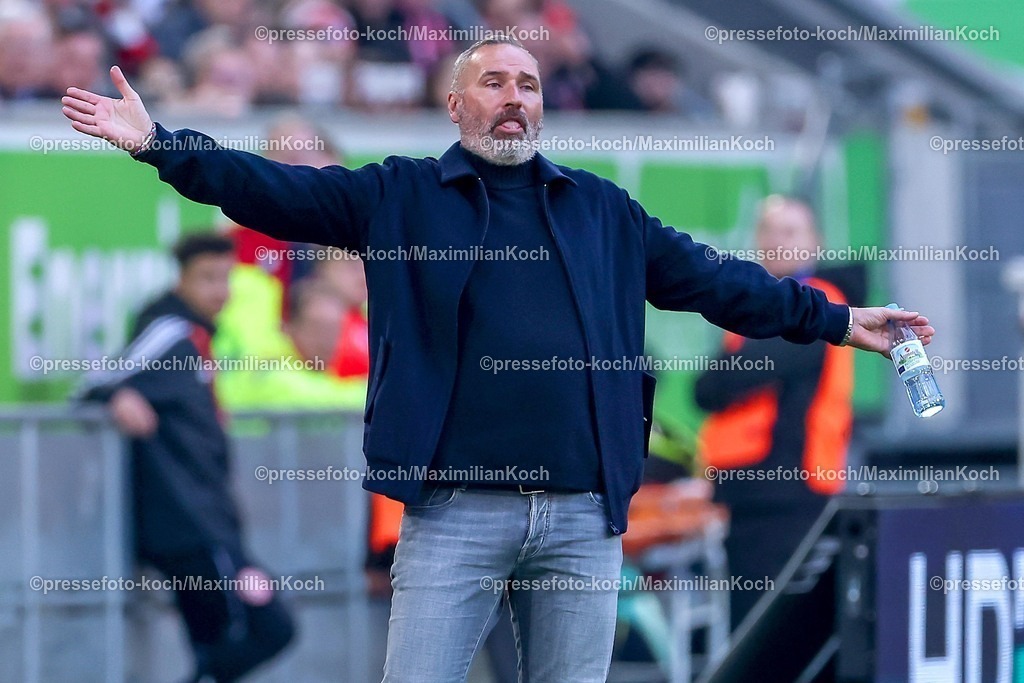 F9510042601051 | 10.04.2026, Fußball, Fortuna Düsseldorf - Holstein Kiel, 2. Fußball Bundesliga, Herren, Merkur Spiel-Arena, 29. Spieltag, Saison 2025 2026: Cheftrainer Tim Walter  (Holstein Kiel #hc) gestikulierend am Spielfeldrand   DFB regulations prohibit any use of photographs as image sequences and or quasi-video.