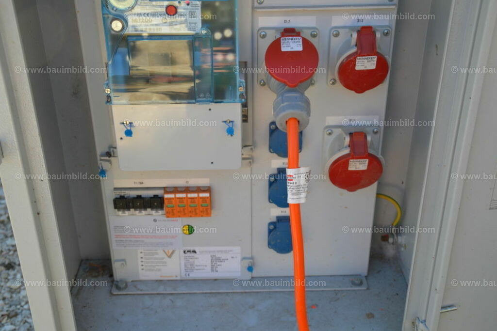 bib-lg17-elektroinstallation-0007 | Nach LV-Leistungsgruppen sortierte Detailfotos über den Bau eines Hauses. Alle Hausbau-Bilder direkt vom Urheber und Autor der Website Haus-Selber-Bauen.com