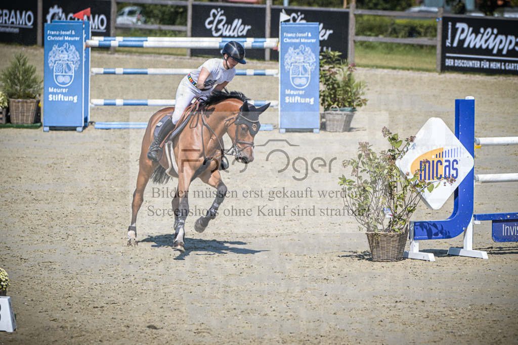 DOS_2480 | Entdecke hochwertige Reitturnierfotos von Foto Oger. Professionell, emotional und authentisch – jetzt Lieblingsmomente im Shop bestellen.Deutschlandweite Turnierfotografie. - Realisiert mit Pictrs.com