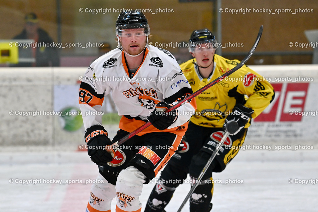EC Hornets Spittal vs. USC Piraten Velden 18.2.2024 | #97 Pirsch Christoph USC Velden, #88 Zauchner Daniel EC Hornets Spittal, EC Hornets Spittal vs. USC Piraten Velden 18.2.2024, EC Hornets Spittal vs. USC Piraten Velden 18.2.2024 am 18.02.2024 in Spittal an der Drau (Eissportzentrum Spittal), Austria, (Photo by Bernd Stefan)