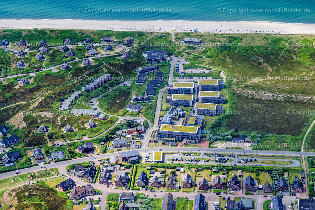 Sylt_Hörnum_Strandweg_ELS_4108130625 | HöRNUM (SYLT) 21.06.2025 Gebäudekomplex eines als Ferienwohnungsanlage genutzten Mehrfamilien- Wohnhauses Hapimag Resort in Hörnum (Sylt) auf der Insel Sylt im Bundesland Schleswig-Holstein, Deutschland. Weiterführende Informationen bei: Hapimag AG. // Building of an apartment building used as an apartment complex Hapimag Resort in Hoernum (Sylt) on Island Sylt in the state Schleswig-Holstein, Germany. Further information at: Hapimag AG. Foto: Martin Elsen