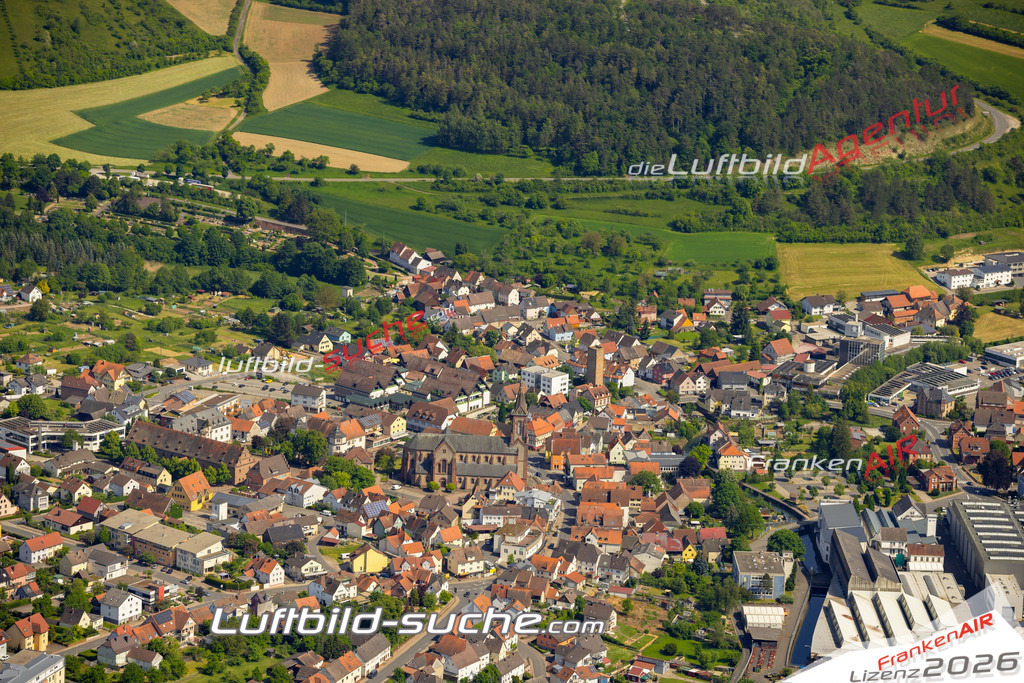 Das Luftbild zeigt  Hardheim - Die Luftaufnahme wurde 2023 vom UL-Flugzeug aus erstellt ( keine Drohne ) - Hochauflösende Luftaufnahme - Für grossformatige Ausdrucke geeignet. Die Geschenkidee !Mit Lizenz und Bildrechte bestellbar