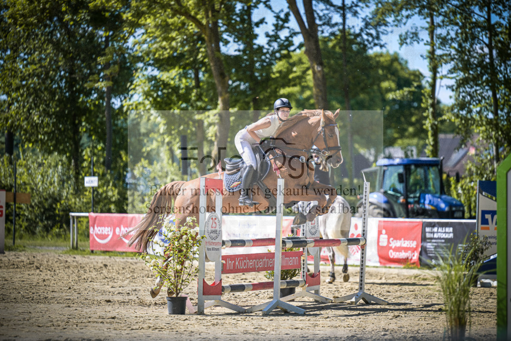 DOS_2601 | Entdecke hochwertige Reitturnierfotos von Foto Oger. Professionell, emotional und authentisch – jetzt Lieblingsmomente im Shop bestellen.Deutschlandweite Turnierfotografie. - Realisiert mit Pictrs.com