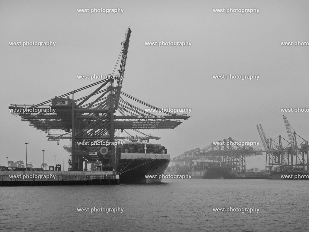 Hamburg Harbour 3 - GER 2014 | west photography - Realisiert mit Pictrs.com