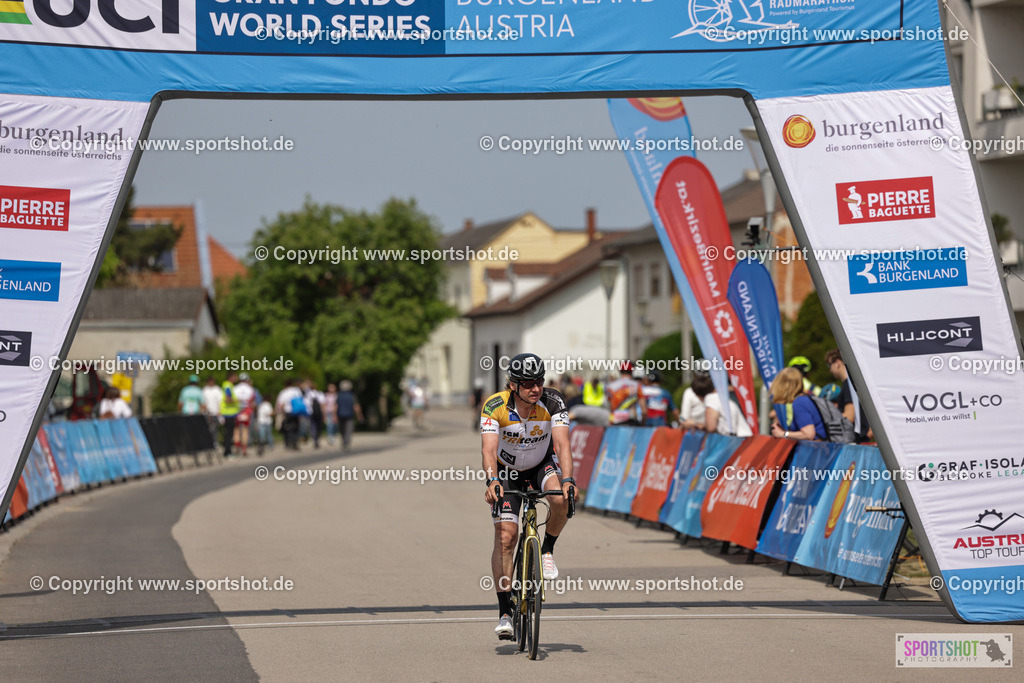 VJ__9643 | Neusiedlersee Radmarathon 2026@sportshot_your_pictrs #yourpictures#roadtowm2029 #nrm #neusiedlerseeradmarathon #neusiedlersee #neusiedlerseetourismus #burgenland #mörbisch #nrm26 #burgenlandtourismus #voglundco #poweredbyburgenlandtourismus #radsport #rad #marathon #ucigranfondo #visitburgenland #ucigranfondoworldseries
