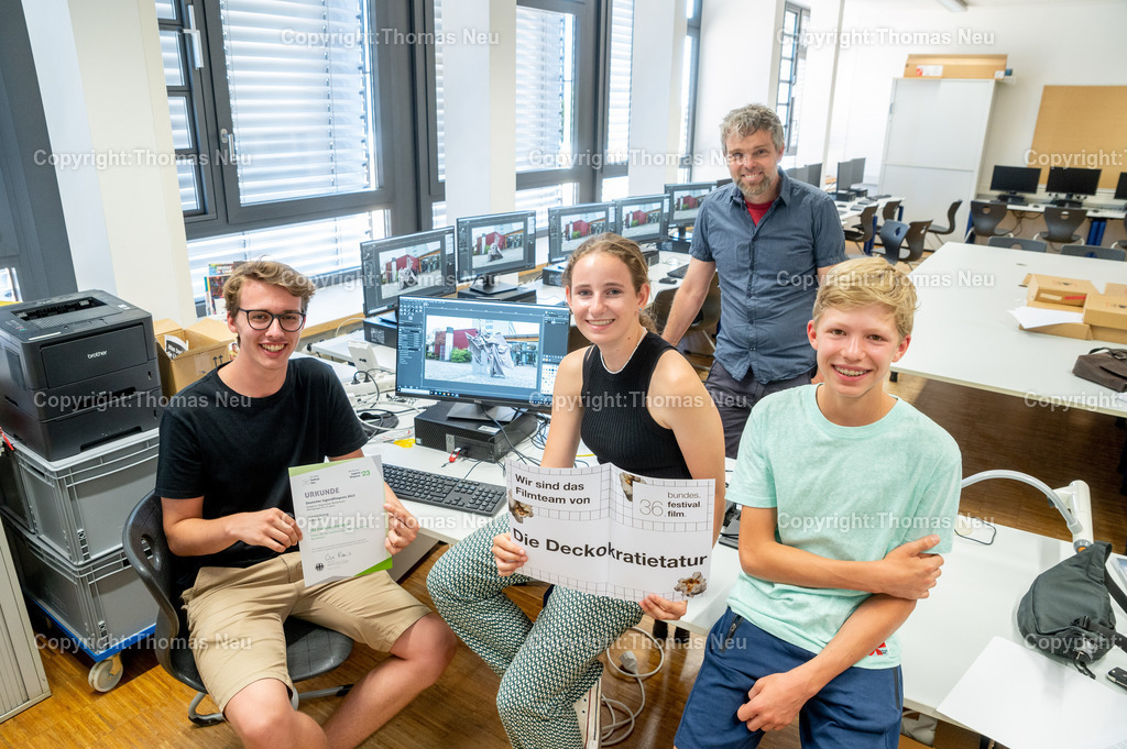 DSC_8453 | Video-AG Goethe-Gymnasium - Nachklapp zu Filmpreis,,von links: Cornelius Binzer, Leni Matthes, Lehrer Thomas Brückler, Erik Epple,  Bild: Thomas Neu