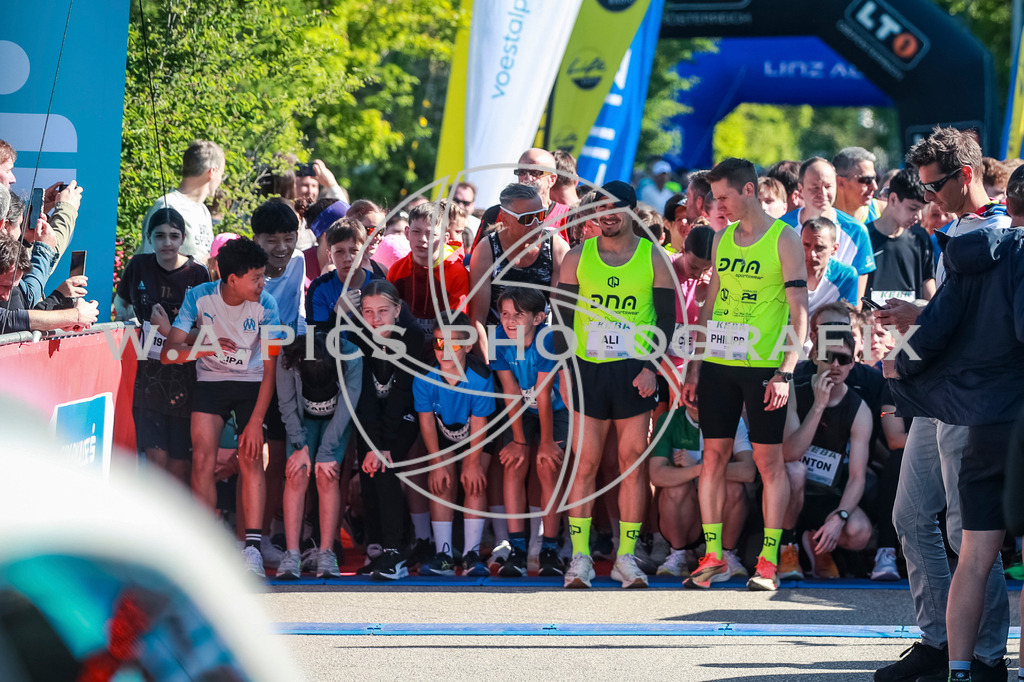 ..... | LINZ,AUSTRIA,27.April 25, Int. 3 Brückenlauf Linz  , Image shows: Photo: WAPICS / Manuel Binder