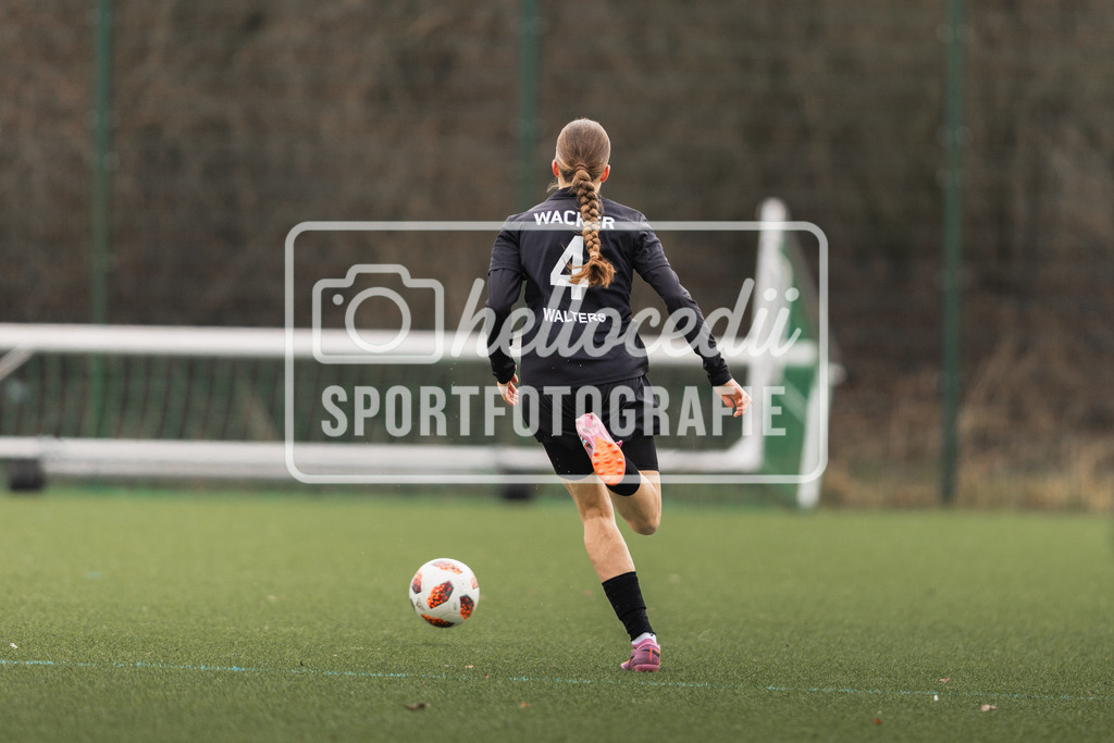 Fußball I Frauen I Saison 2025-2026 I Testspiel I DjK Wacker Mecklenbeck - BW Hollage I 08.02.2026-008 | Sophie Walters (4, Wacker Mecklenbeck) - Realisiert mit Pictrs.com