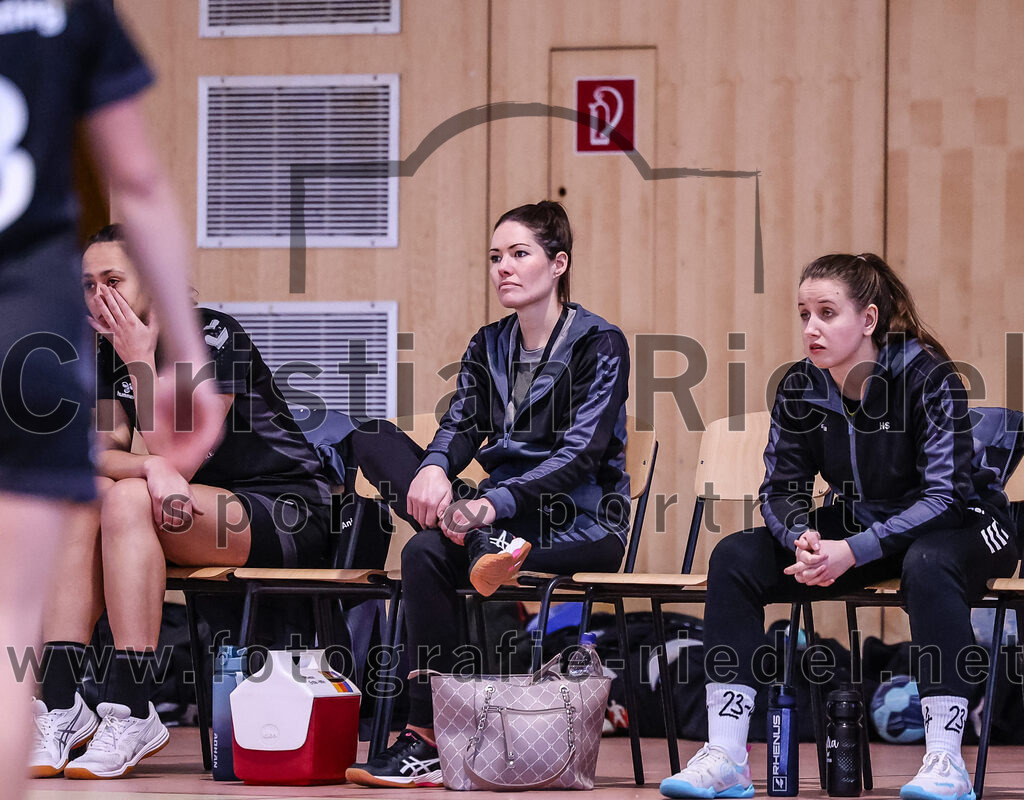2024-12-14_021_SpVgg_Altenerding_gegen_SVA_Palzing | Erding, Deutschland, 14.12.2024:Handball, Bezirksoberliga Frauen Altbayern 2024 / 2024, 9. Spieltag, SpVgg Altenerding gegen SVA Palzing, Endergebnis: 20:30Carina Zierer (SVA Palzing), Torfrau Sandra Huber (SVA Palzing, #33)Foto: Christian Riedel / fotografie-riedel.net