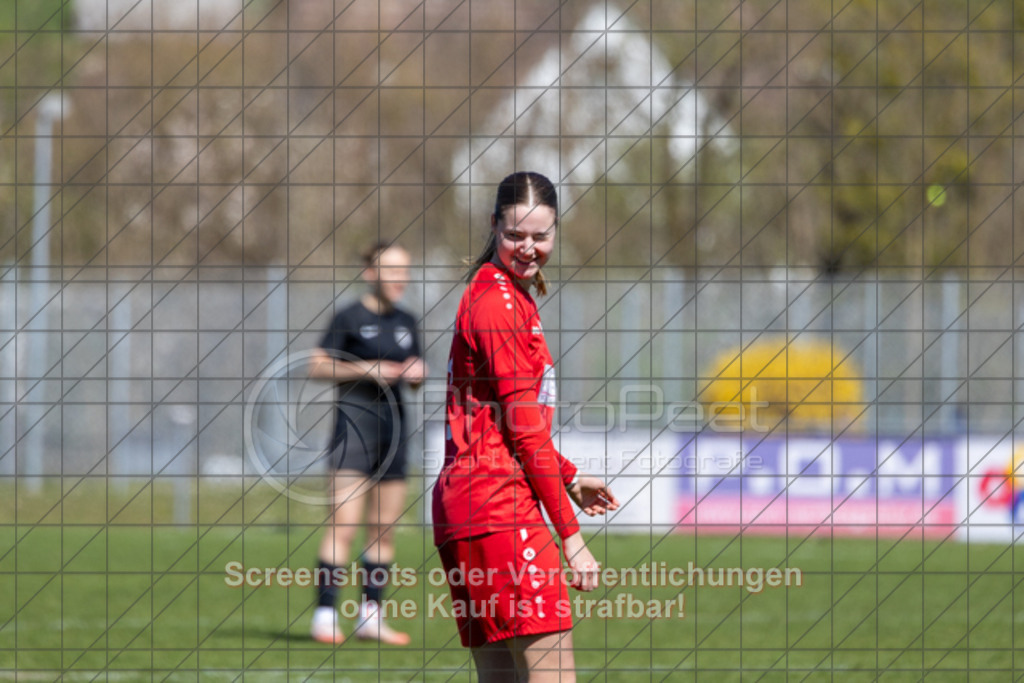 20250406_140836_0090 | #,1.FC Donzdorf (rot) vs. SV Jungingen (schwarz), Fussball, Frauen-Verbandsliga Württemberg, 16. Spieltag, Saison 2024/2025, Rasenplatz Lautertal Stadion, Süßener Straße 16, 73072 Donzdorf, 06.04.2025 - 13:00 Uhr,Foto: PhotoPeet-Sportfotografie/Peter Harich