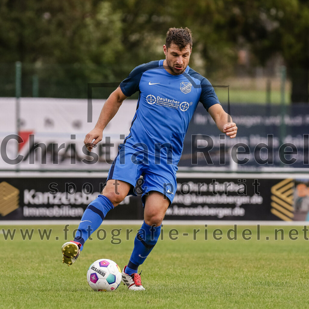 2023-10-14_042_FC_Langengeisling_gegen_TSV_Siegsdorf | Erding, Deutschland, 14.10.2023:
Fußball, Bezirksliga Oberbayern Ost 2023 / 2024, 13. Spieltag, FC Langengeisling gegen TSV Siegsdorf, Endergebnis: 3:0

Andreas Buchberger (FC Langengeisling, #5)

Foto: Christian Riedel / fotografie-riedel.net