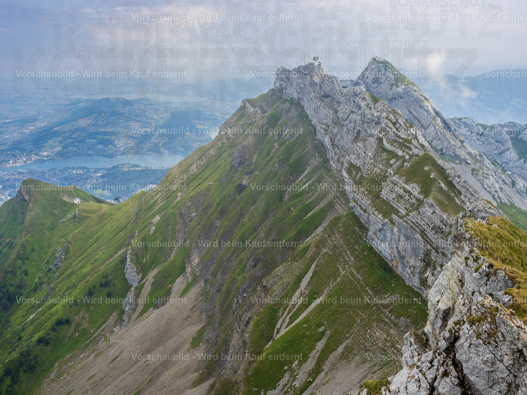Aussicht auf die umliegende Bergkette | Foto auf dem Pilatus entstanden - Realisiert mit Pictrs.com
