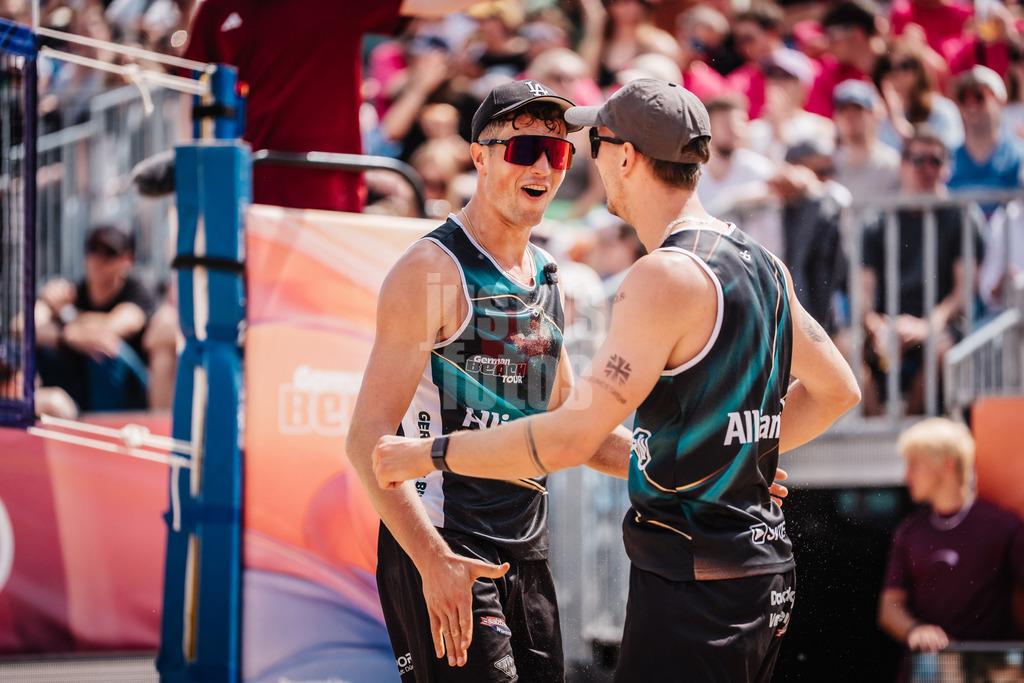 Beachvolleyball | Männer | Allianz German Beach Tour 2025 | Tourstop Hamburg | 31.05.2025 | v.l. Sven Winter und Lukas Pfretzschner jubeln