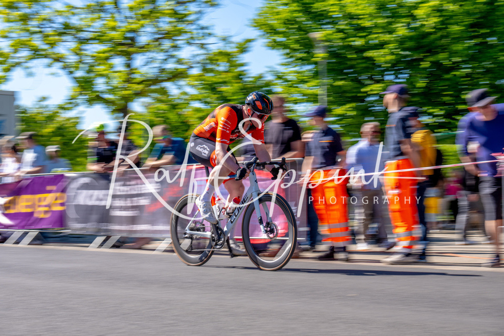 Spurt in den Mai 2026 - Großer Preis der Sparkasse Neuss | Annual one-day road cycling race "Großer Preis der Sparkasse Neuss" held in Büttgen, Germany, organized by VfR Büttgen 1912 e.V. The event features multiple races across all age categories from U11 youth to Elite men. - Realisiert mit Pictrs.com