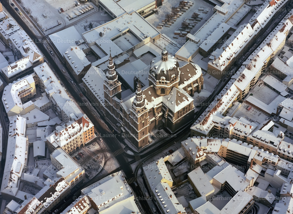 9200830 | Stift Haug wird die im Stadtteil Haug gelegene barocke Pfarrkirche St. Johannes in Würzburg bezeichnet, die dazugehörige Pfarrei als St. Johannes in Stift Haug. Die ehemalige Stiftskirche gehörte bis zur Säkularisation 1803 zum Kollegiatstift Haug, Winteraufnahme