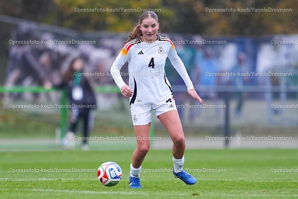 xYDRx26112501081 | 26.11.2025, xydrx, Fußball, Länderspiel, EM-Qualifikation U19-Frauen, Belgien - Deutschland, Sportschule Wedau: Lina Szaraz (GER #4)