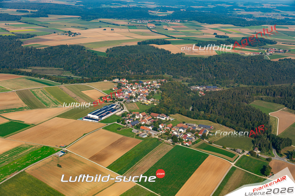 Die Luftbildaufnahme Oberbürg -  wurde 2020 mittels Flugzeug (keine Drohne) erstellt. Perfekte Schärfe und Druck- Ergebnisse- Garantiert!