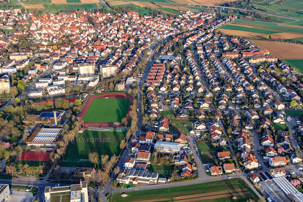 Luftbild: Ortsansicht von Südosten im Ortsteil Münchingen in Korntal-Münchingen im Bundesland Baden-Württemberg in Deutschland. Foto: IMG_38982.jpg vom 03.04.2011 durch Werner Riehm/FLY-FOTO.deAuflösung des Originals: 4752 x 3168 px