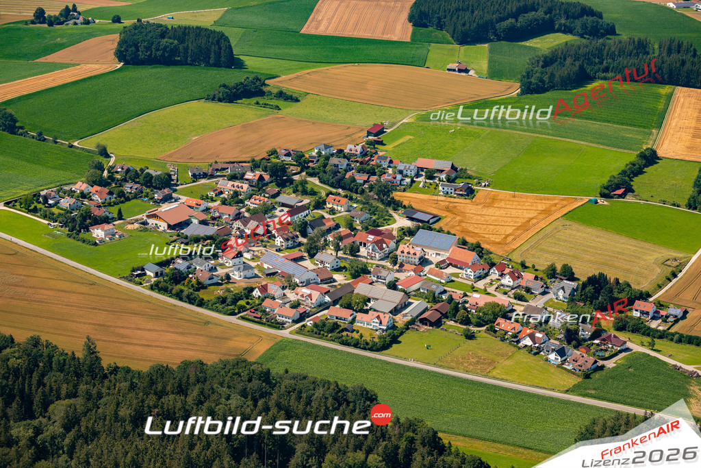 Das Luftbild zeigt : Zillenberg Ried - Die Luftaufnahme wurde 2024 vom UL-Flugzeug aus erstellt ( keine Drohne ) - Hochauflösende Luftaufnahme - Für grossformatige Ausdrucke geeignet. Die Geschenkidee !Mit Lizenz und Bildrechte bestellbar