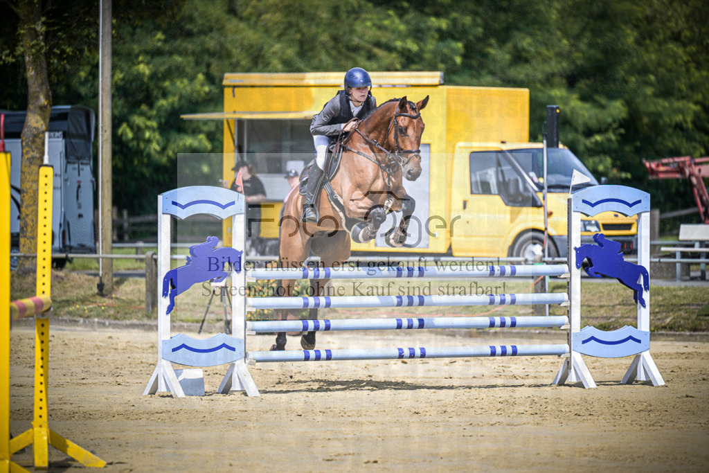 DOS_7923 | Entdecke hochwertige Reitturnierfotos von Foto Oger. Professionell, emotional und authentisch – jetzt Lieblingsmomente im Shop bestellen.Deutschlandweite Turnierfotografie. - Realisiert mit Pictrs.com