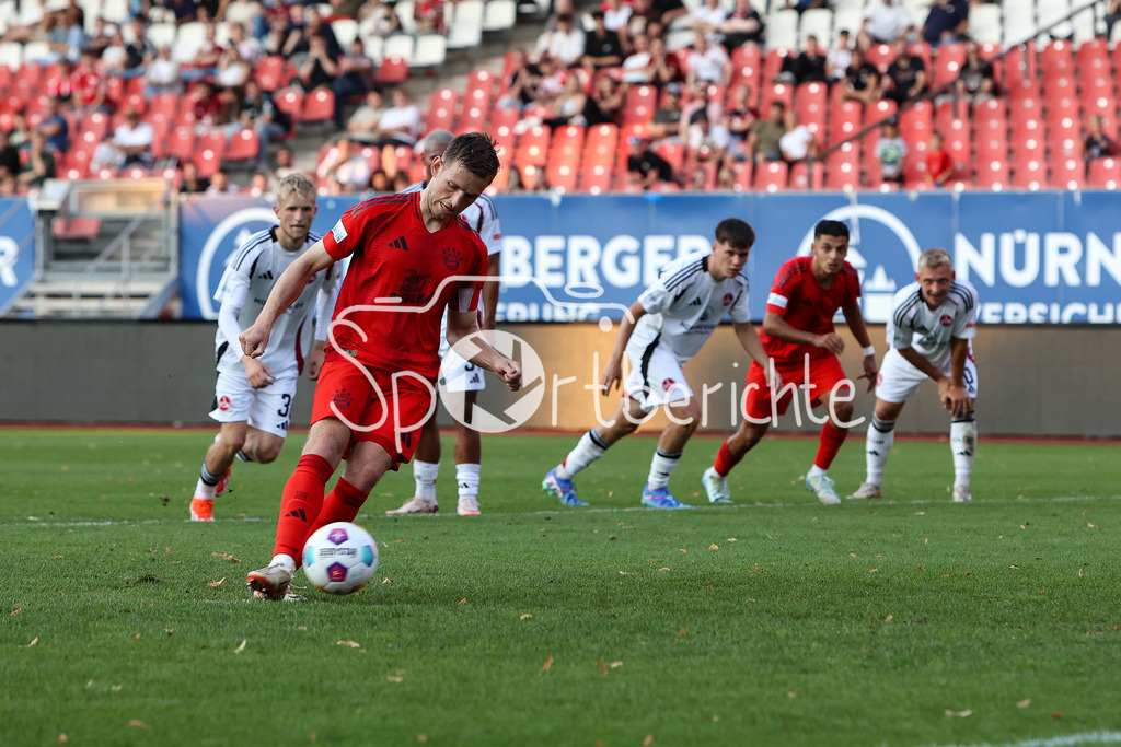 1. FC Nürnberg II - FC Bayern Amateure | Timo Kern (FCB #10) trifft vom Punkt zum 1-2 fuer die Bayern Amateure
