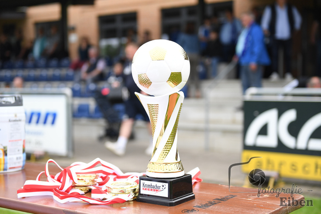 SV Brake Ü40-BW Bümmerstede (Ü40) | Kreispokal Finale Jade-Weser-Hunte Ü40; SV Brake Ü40 (rot)-BW Bümmerstede Ü40 (weiß) am 15.06.2025 in Rastede (Sportanlage Köttersweg), Photo: Philip Eiben 2025 - Realisiert mit Pictrs.com