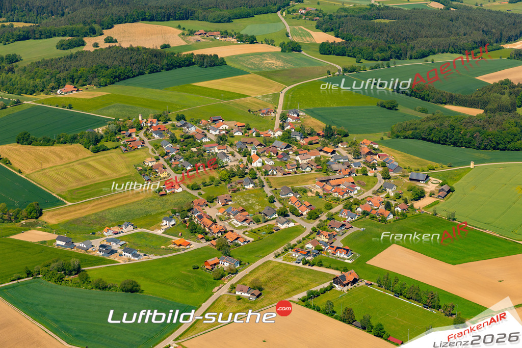 Das Luftbild zeigt : Beucherling Zell - Die Luftaufnahme wurde 2024 vom UL-Flugzeug aus erstellt ( keine Drohne ) - Hochauflösende Luftaufnahme - Für grossformatige Ausdrucke geeignet. Die Geschenkidee !Mit Lizenz und Bildrechte bestellbar