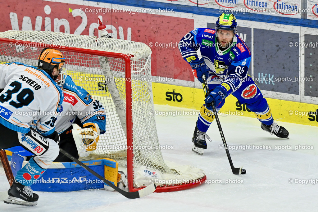EC IDM Wärmepumpen VSV vs. STEINBACH BLACK WINGS LINZ  | #39 Scheid Ian Christopher BLACK WINGS LINZ, #32 Tirronen Rasmus BLACK WINGS LINZ, #95 Katic Mark EC VSV, EC IDM Wärmepumpen VSV vs. STEINBACH BLACK WINGS LINZ , EC IDM Wärmepumpen VSV vs. STEINBACH BLACK WINGS LINZ  am 28.01.2025 in Villach (Stadthalle Villach), Austria, (Photo by Bernd Stefan)