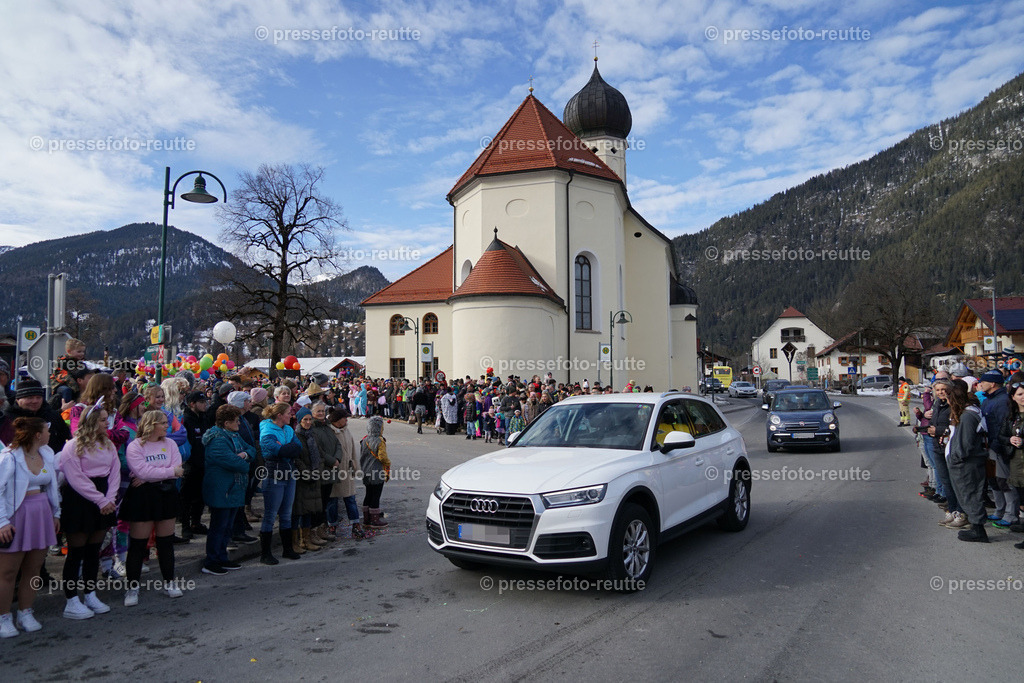 news-2023-Feb11-Fasching-Weissenbach-DSC01710 | Info aus dem Bezirk Reutte/Ausserfern Tirol sowie eine umfangreiche Bilddatenbank über die gesamte Region: Lechtal, Talkessel Reutte, Tannheimertal, Zwischentoren. Lech, Plansee, Zugspitze, Grenztunnel, B179, Fernpassstraße, Verkehr, Lawinen, Tradition, - Realisiert mit Pictrs.com